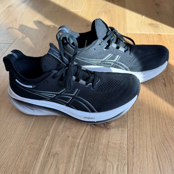 ASICS Women’s Gel Nimbus 26 Black Gradient Running Shoes, Size 7.5 US, EUC - Picture 2 of 9